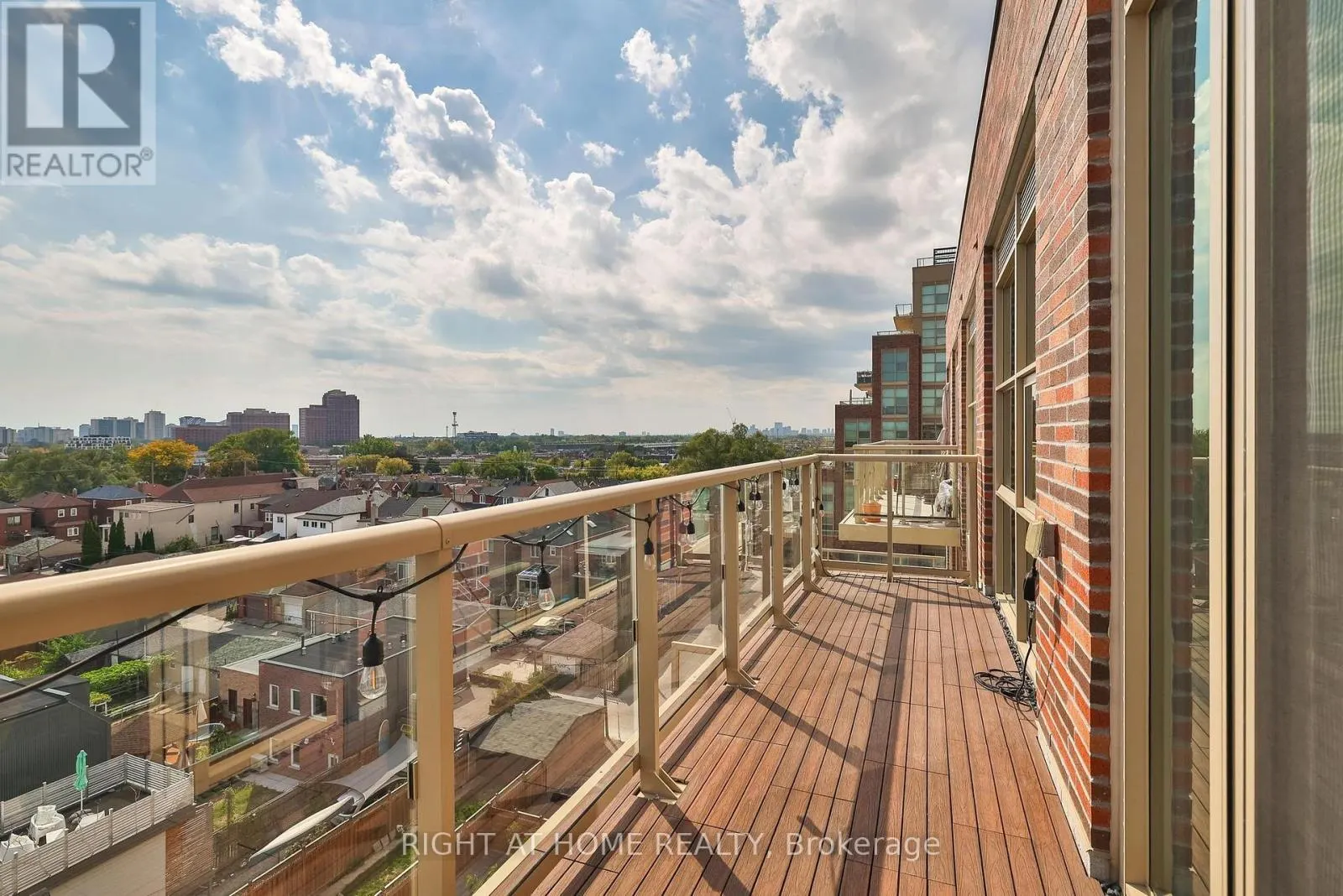 720 - 1787 ST CLAIR AVENUE