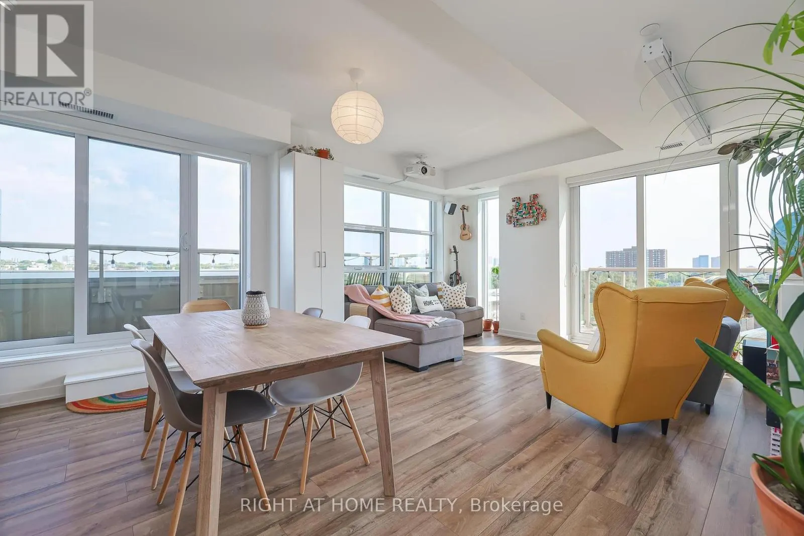 720 - 1787 ST CLAIR AVENUE