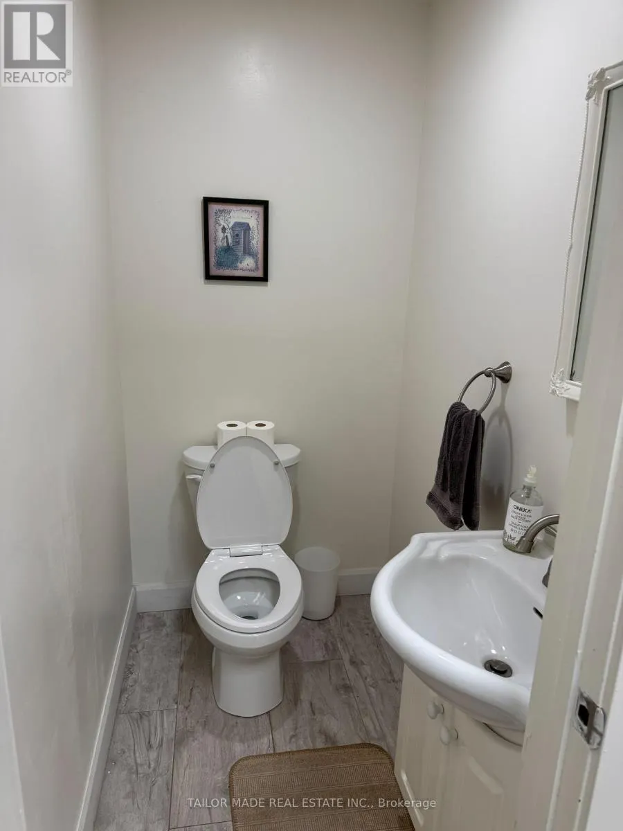 UNIT B - 308B QUEEN STREET S