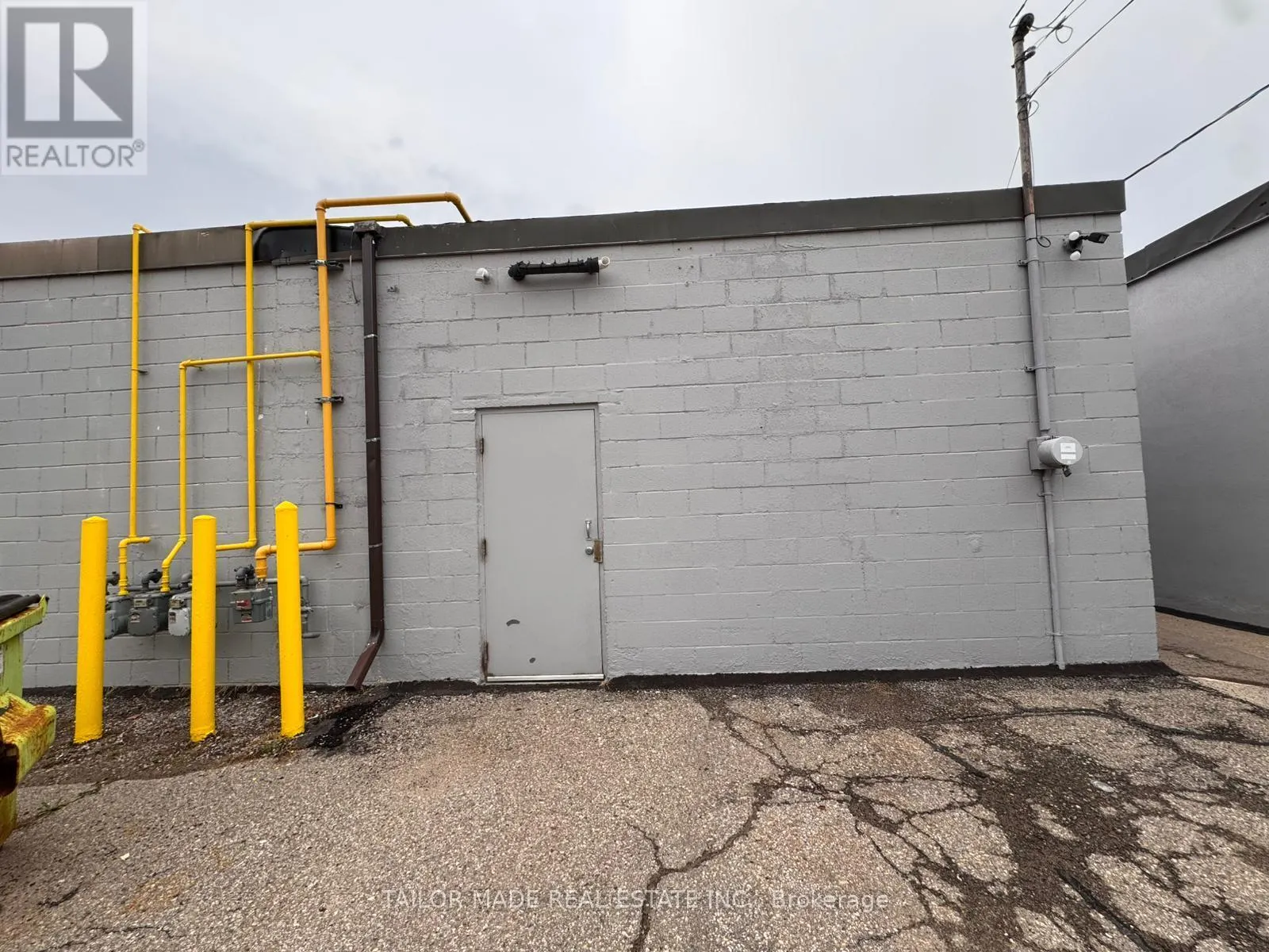 UNIT B - 308B QUEEN STREET S