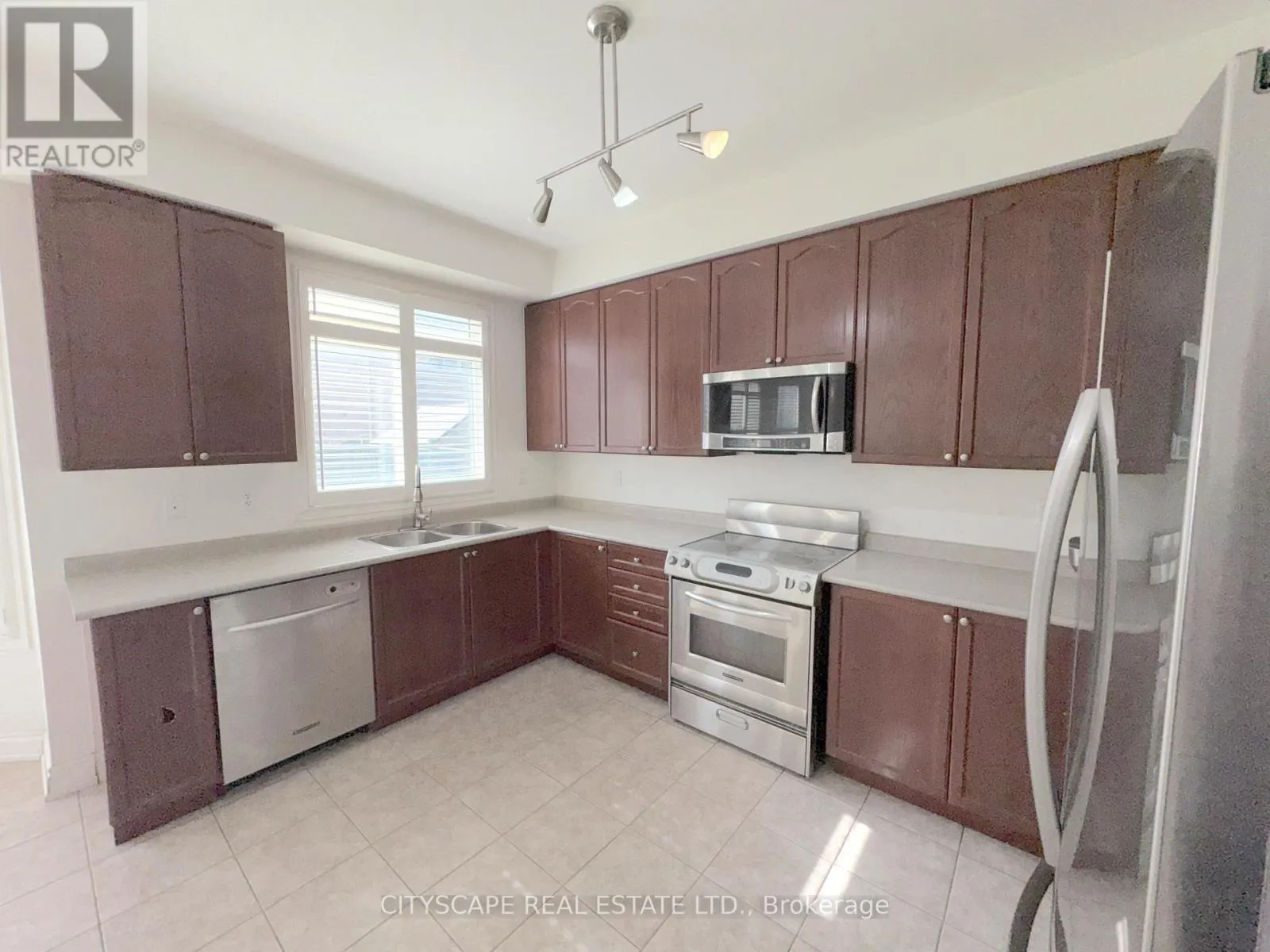 32 TAWNBERRY CIRCLE