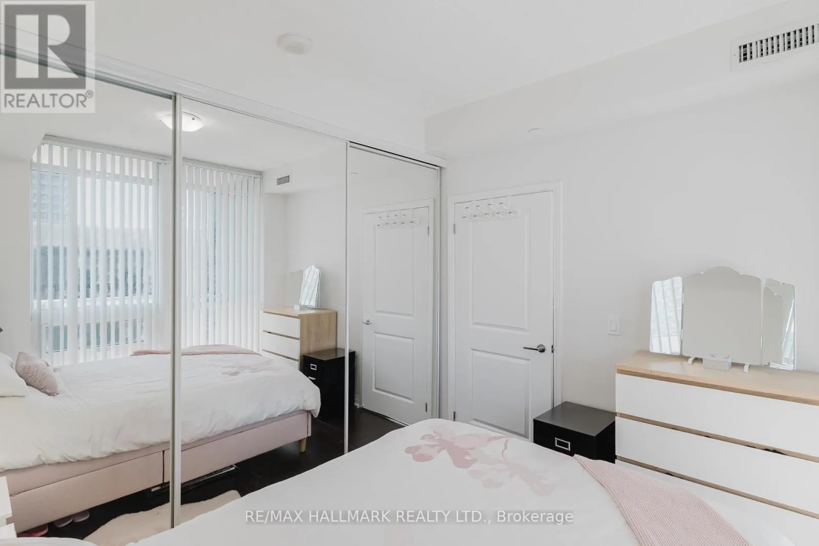 1806 - 59 ANNIE CRAIG DRIVE