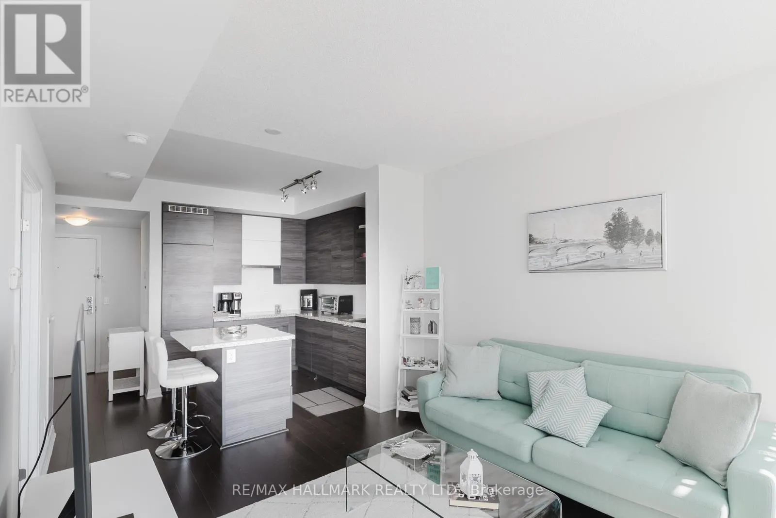 1806 - 59 ANNIE CRAIG DRIVE