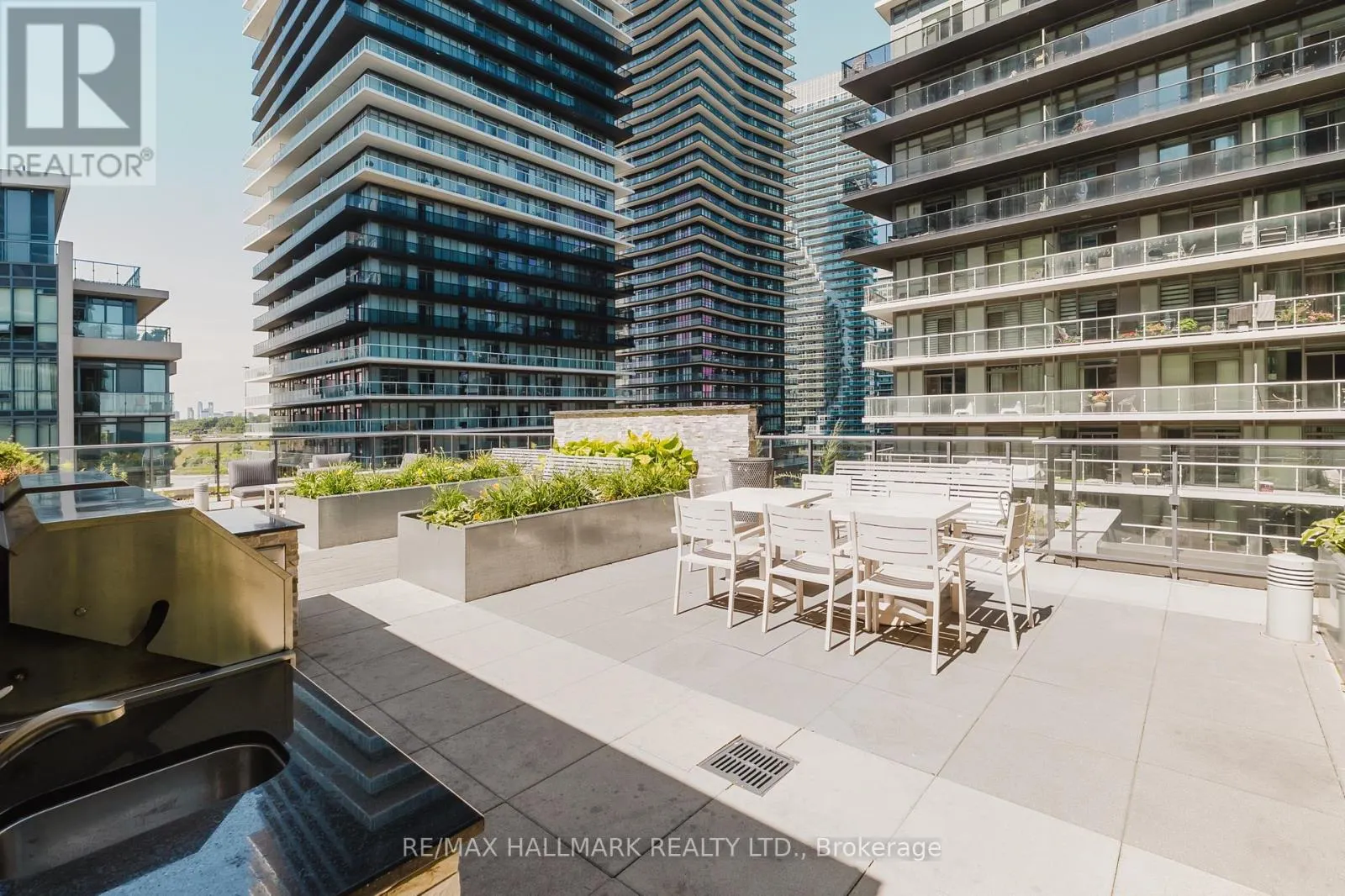 1806 - 59 ANNIE CRAIG DRIVE