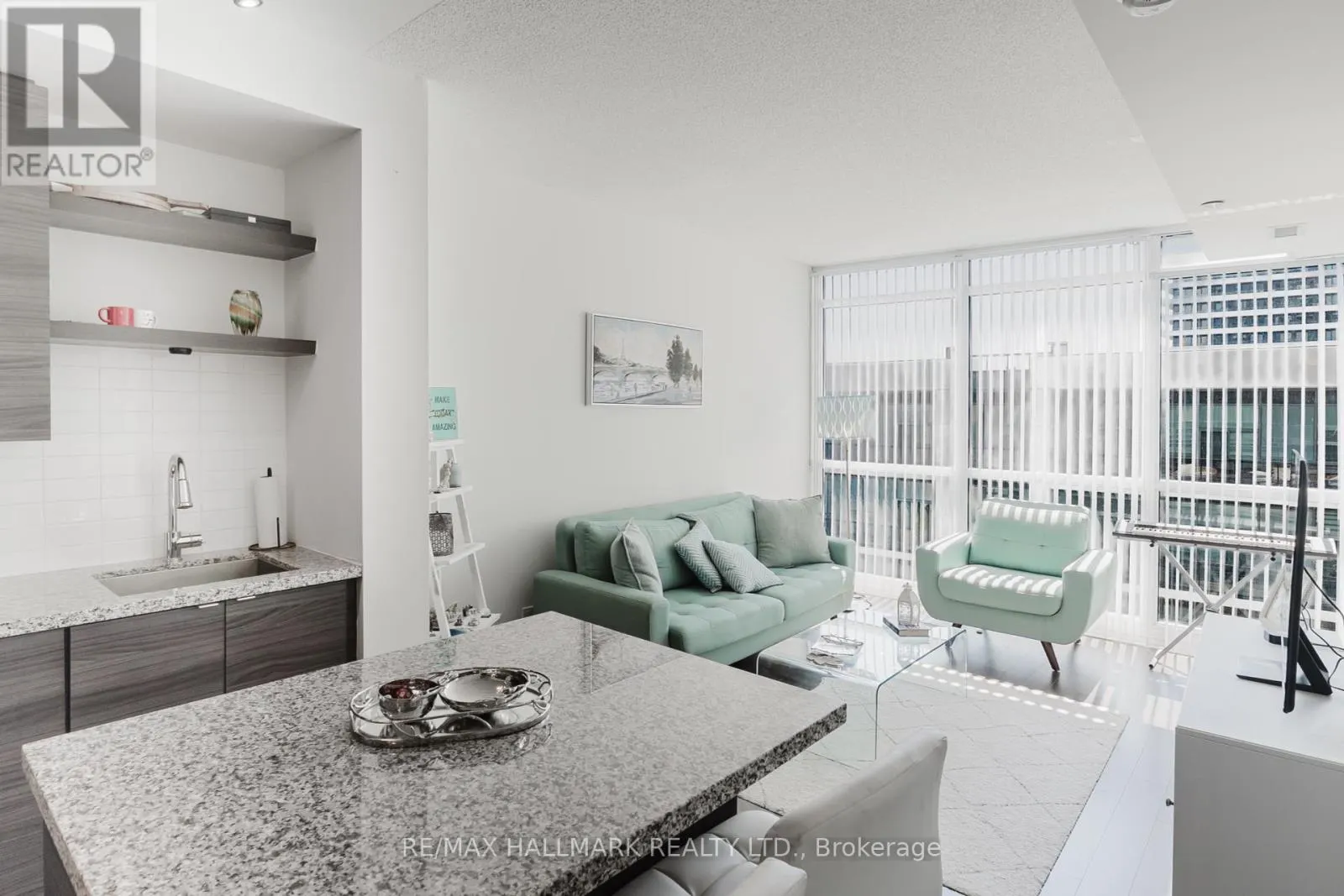 1806 - 59 ANNIE CRAIG DRIVE