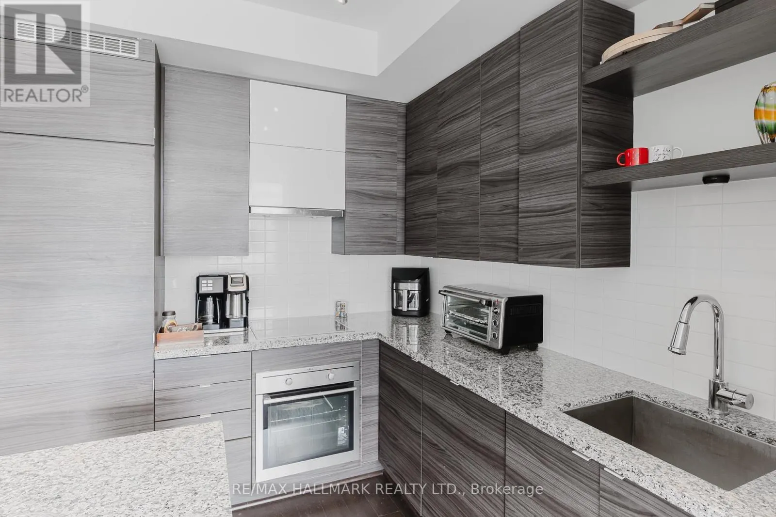 1806 - 59 ANNIE CRAIG DRIVE