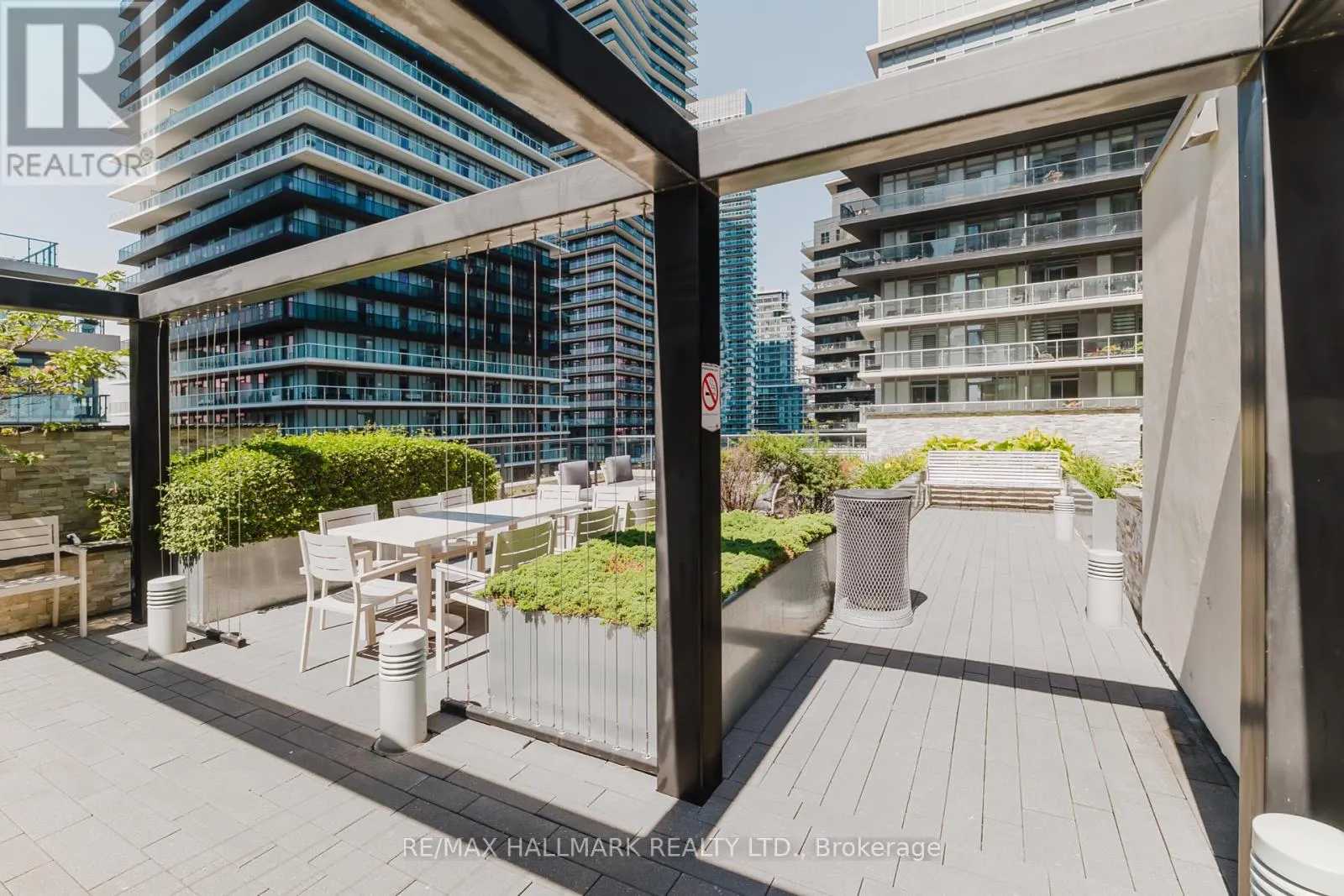 1806 - 59 ANNIE CRAIG DRIVE