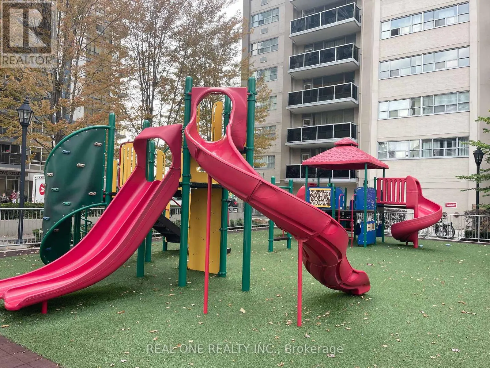 217 - 25 RICHGROVE DRIVE