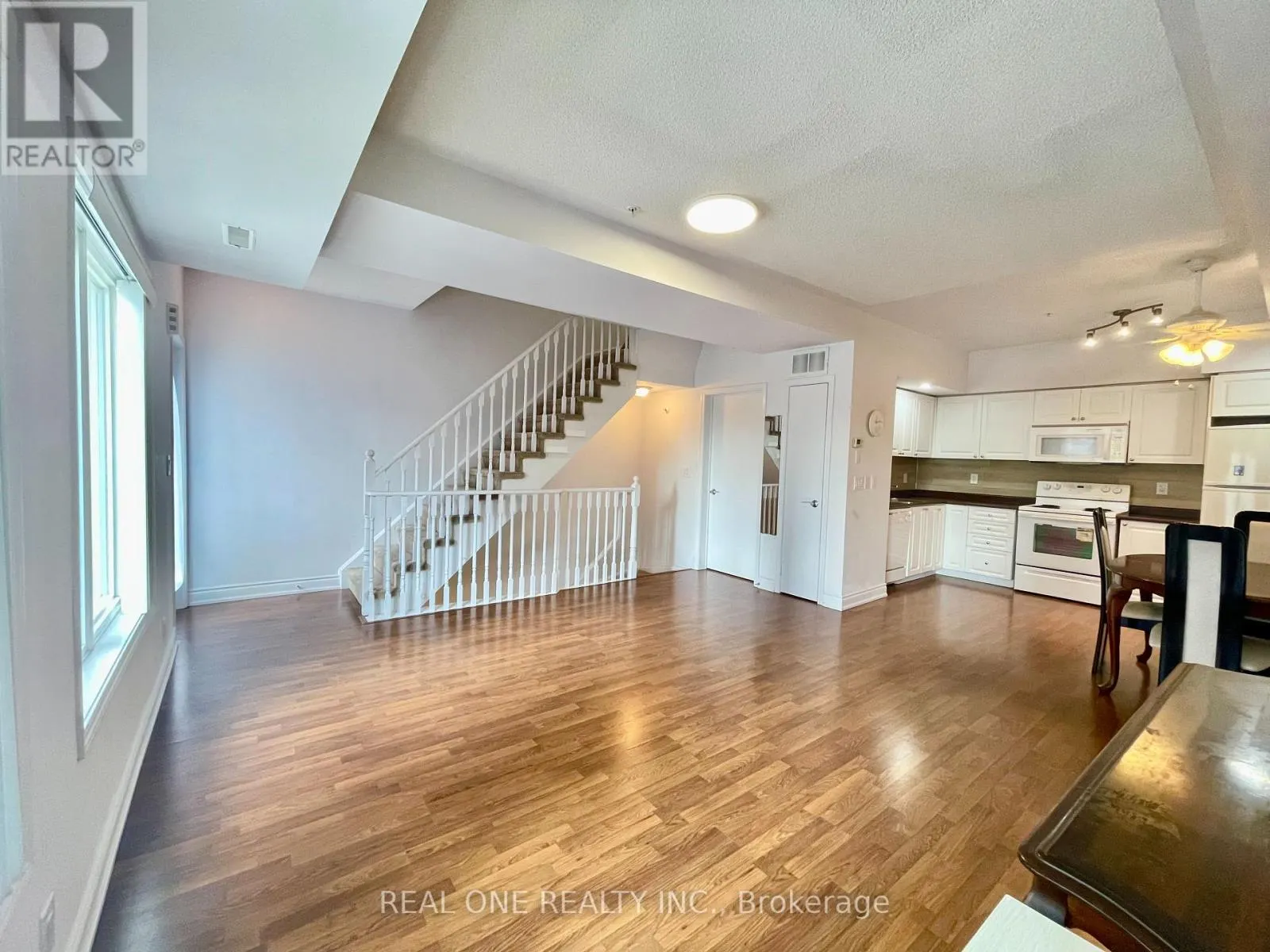 217 - 25 RICHGROVE DRIVE