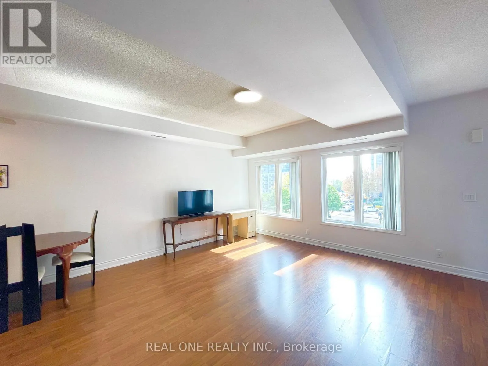 217 - 25 RICHGROVE DRIVE