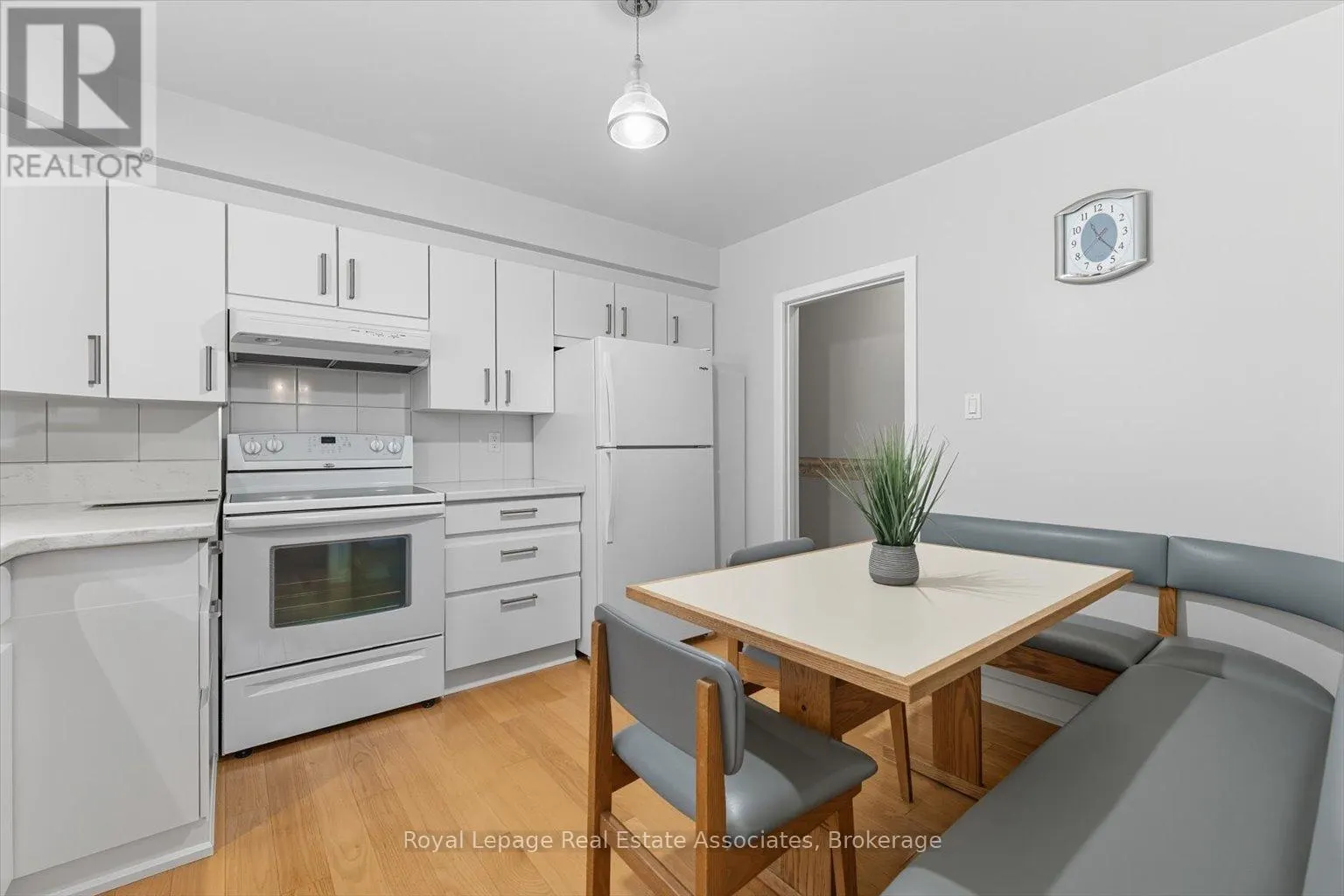 6 BERRYTON AVENUE