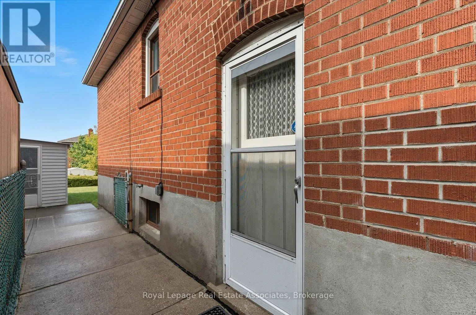 6 BERRYTON AVENUE
