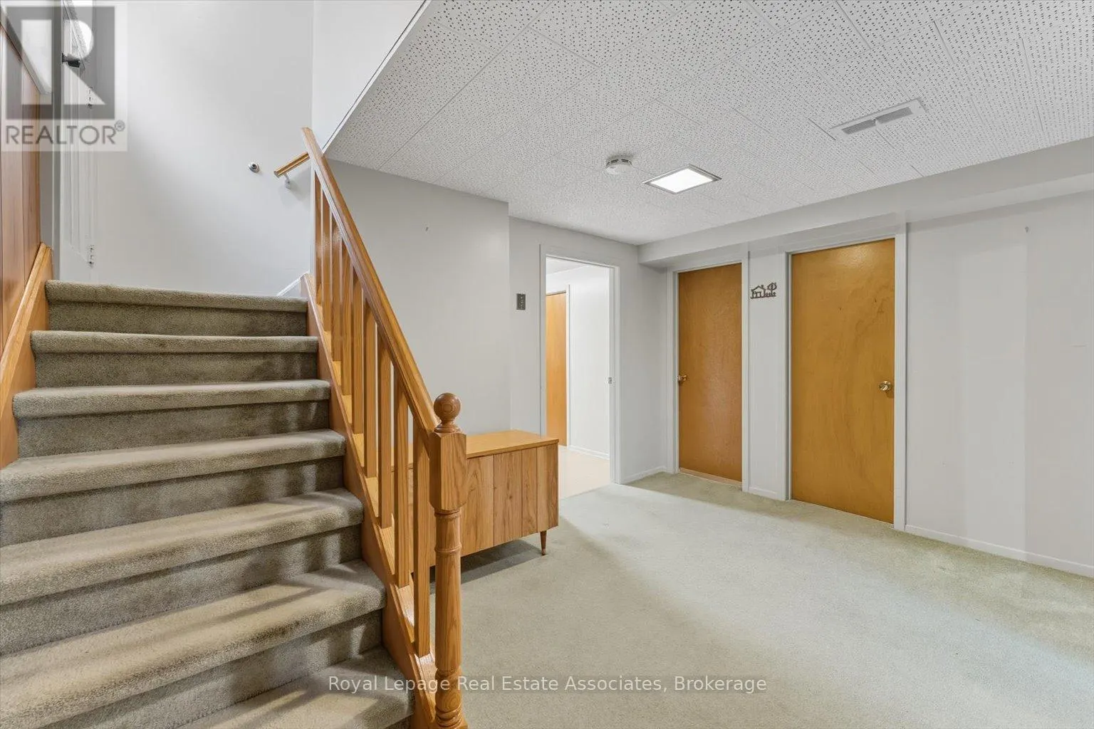 6 BERRYTON AVENUE