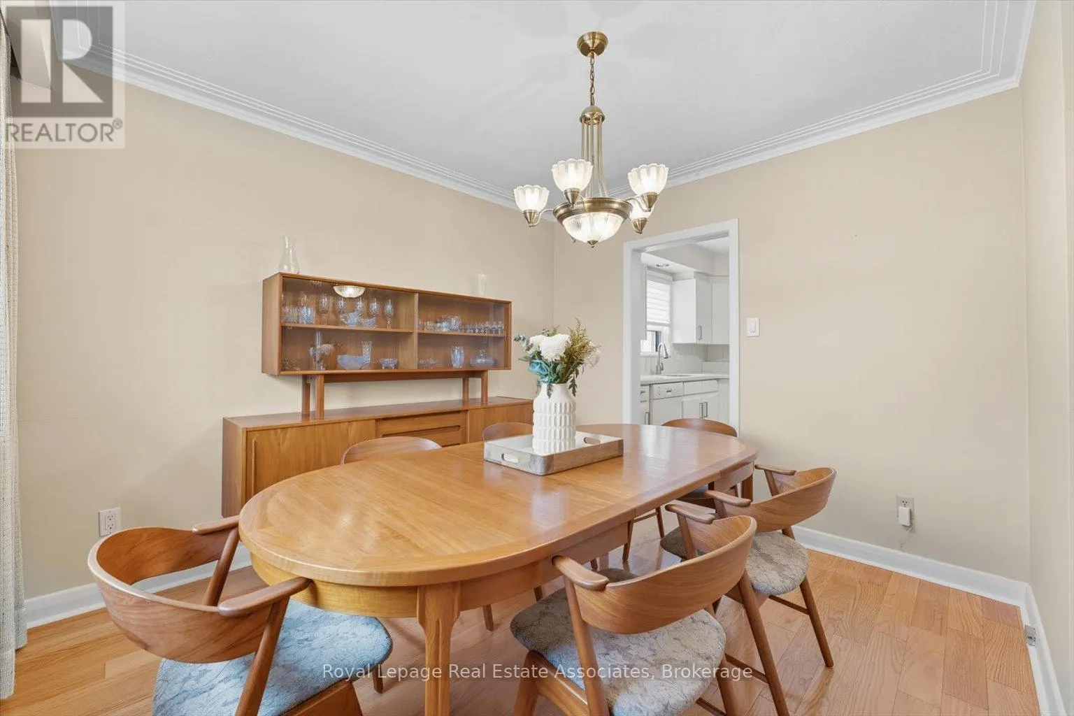 6 BERRYTON AVENUE