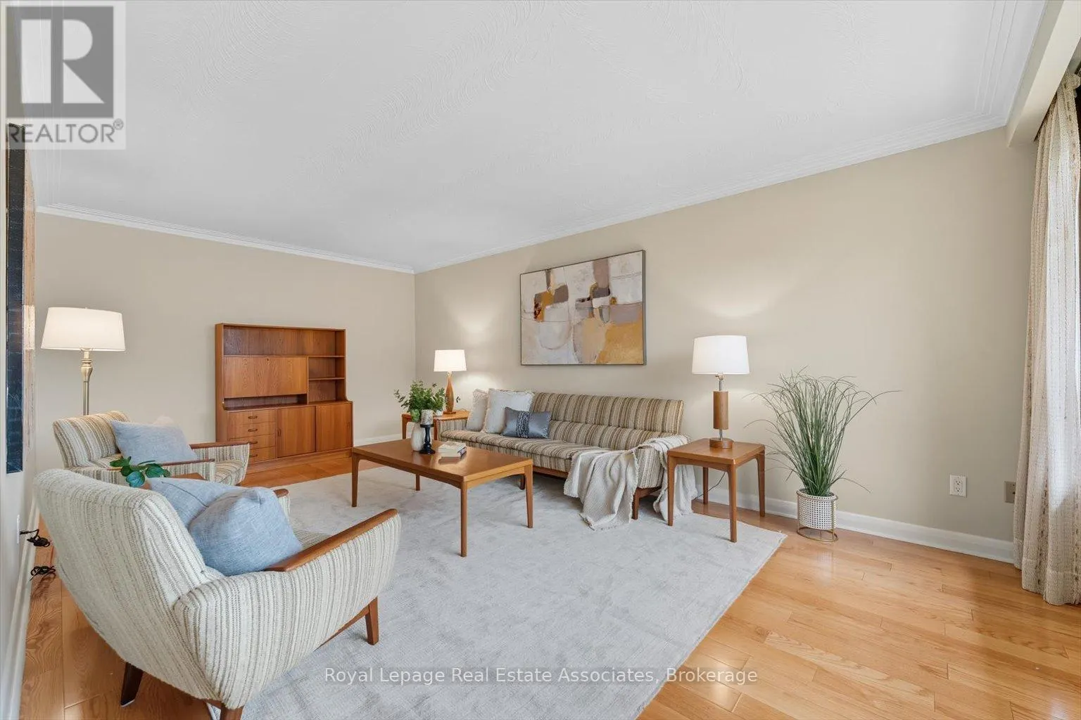 6 BERRYTON AVENUE