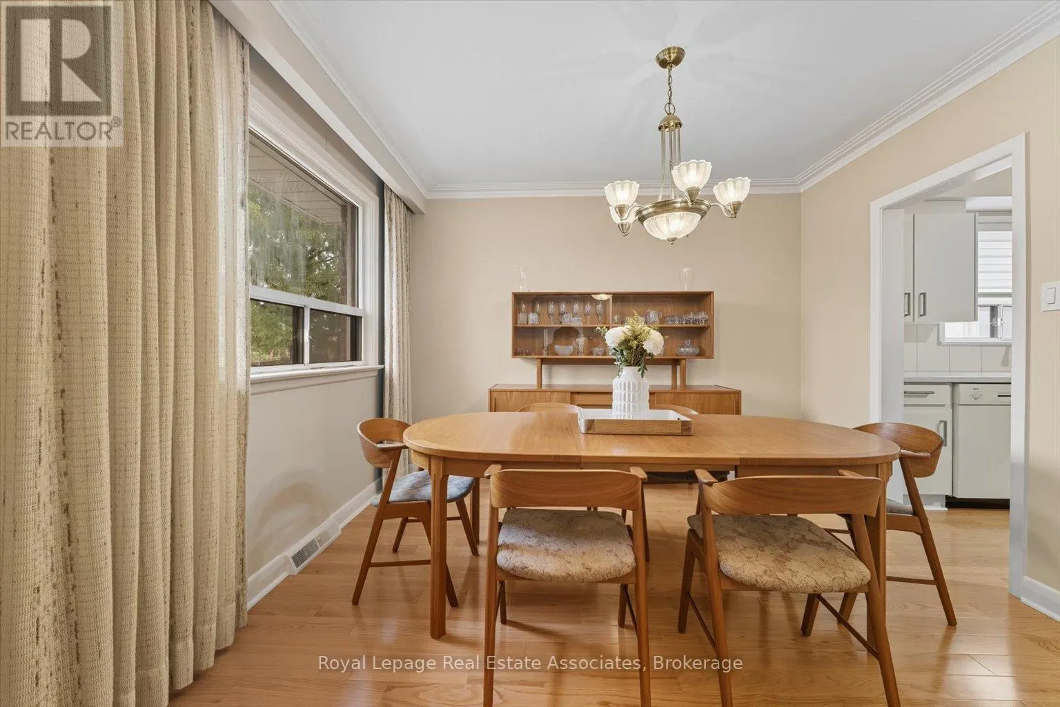 6 BERRYTON AVENUE