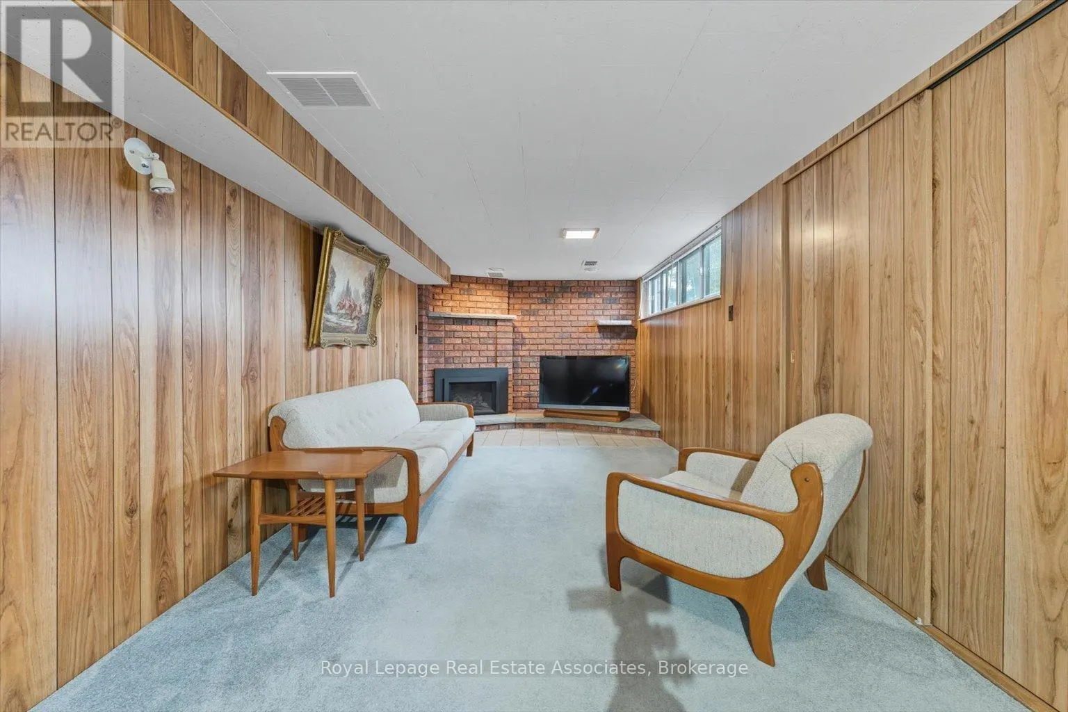 6 BERRYTON AVENUE