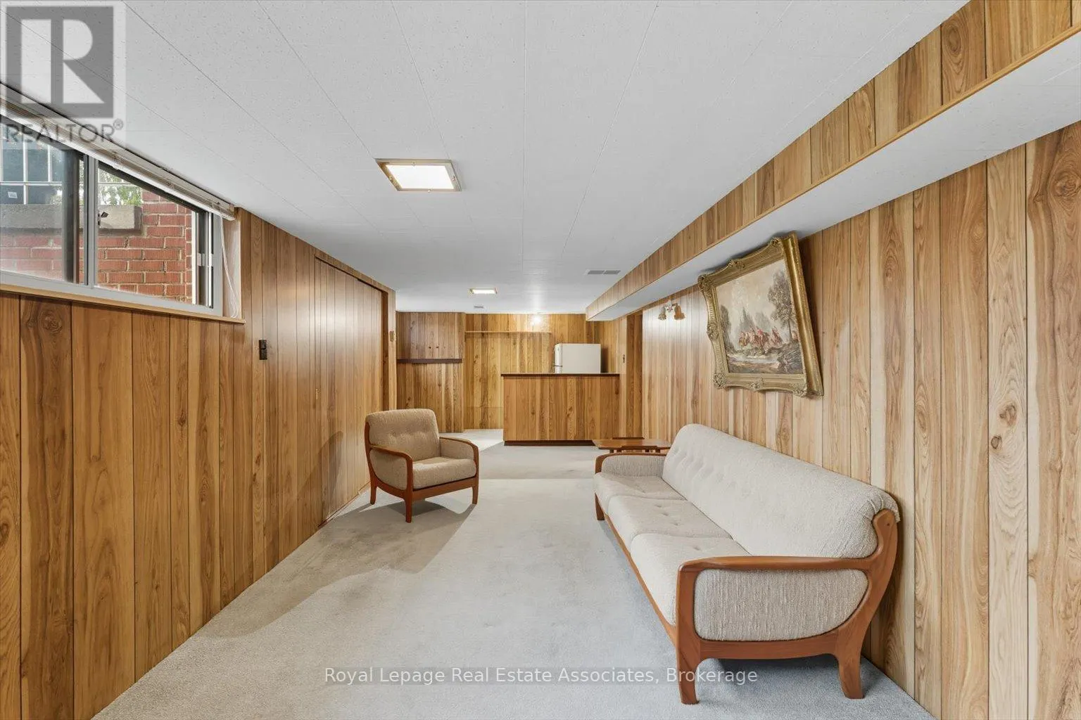6 BERRYTON AVENUE