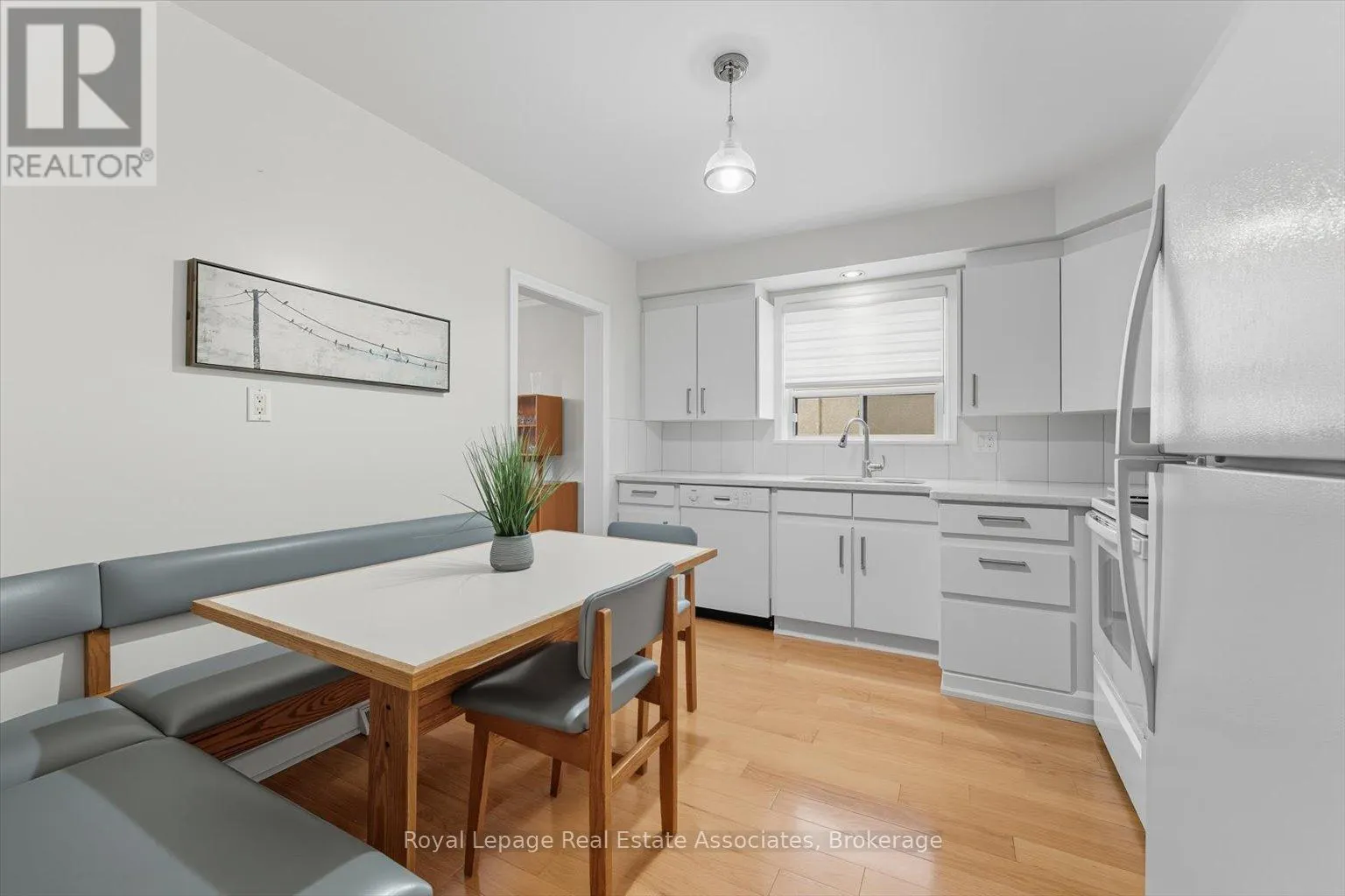6 BERRYTON AVENUE