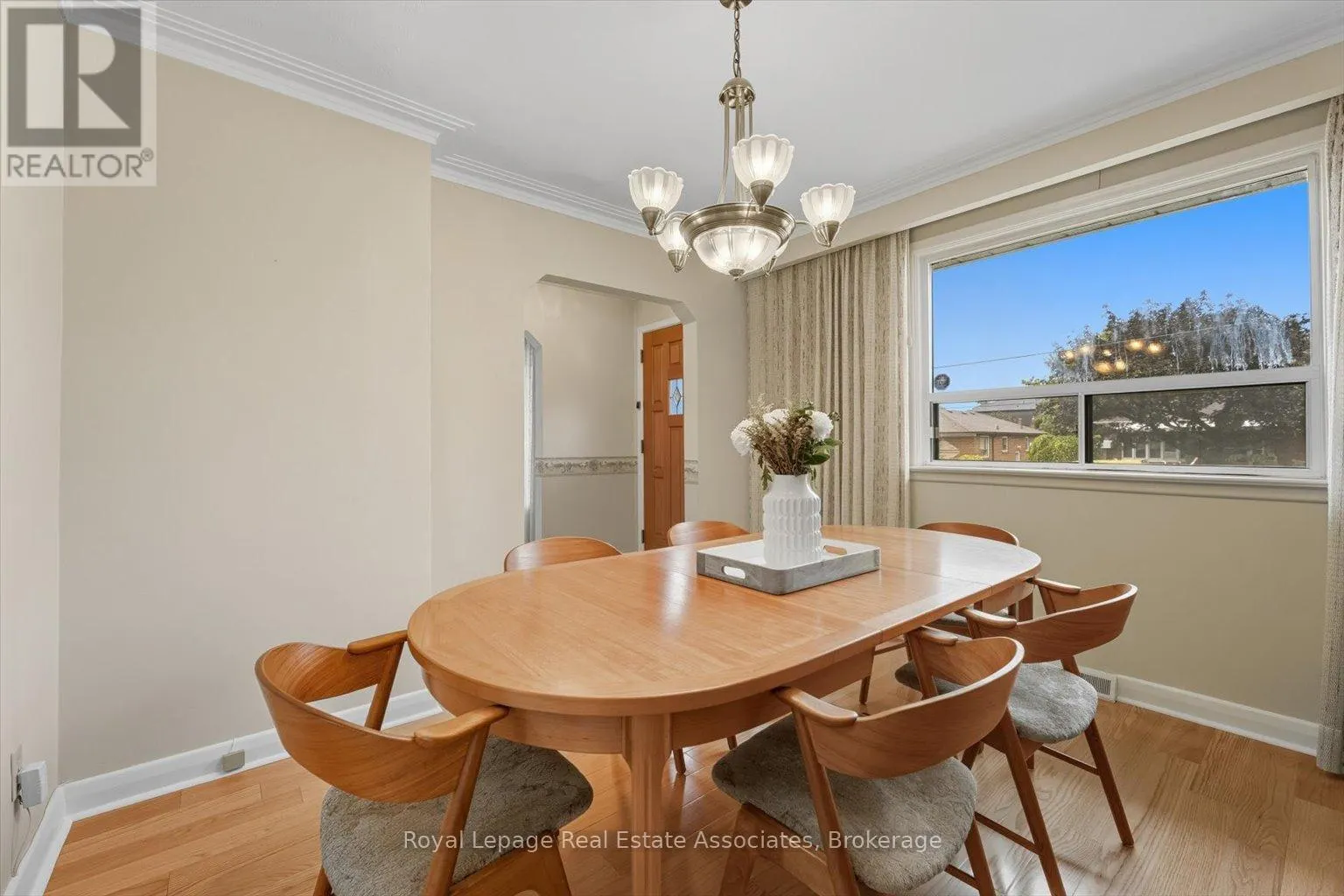 6 BERRYTON AVENUE