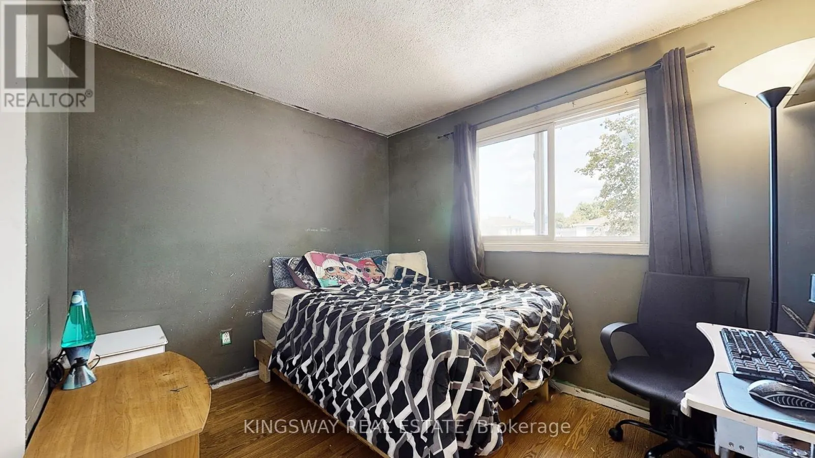 111 - 105 HANSEN ROAD N
