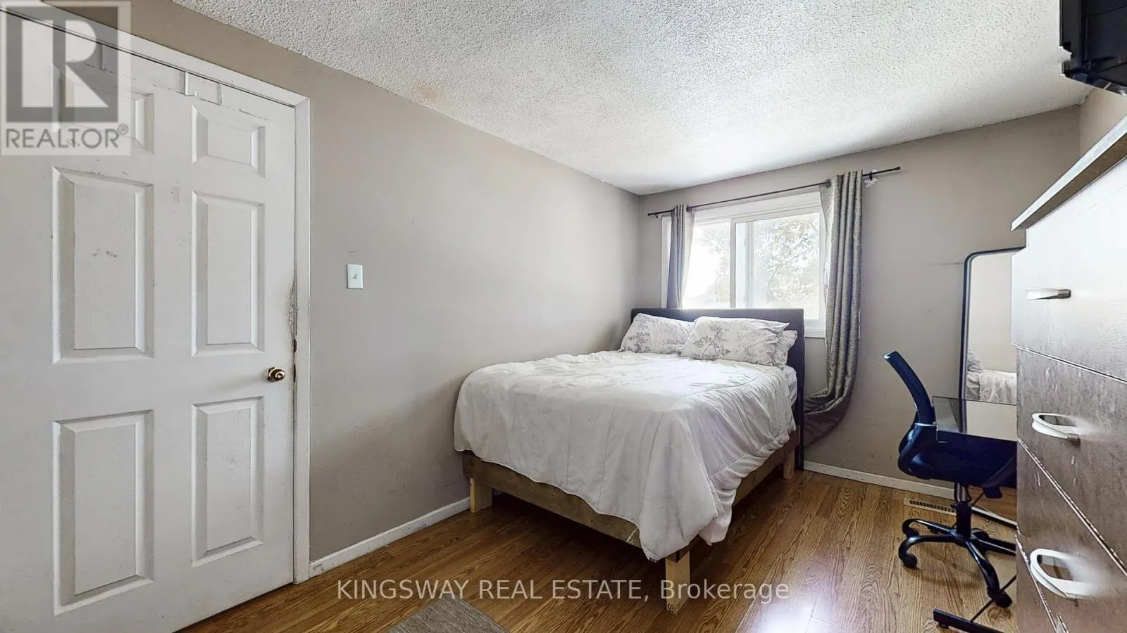 111 - 105 HANSEN ROAD N