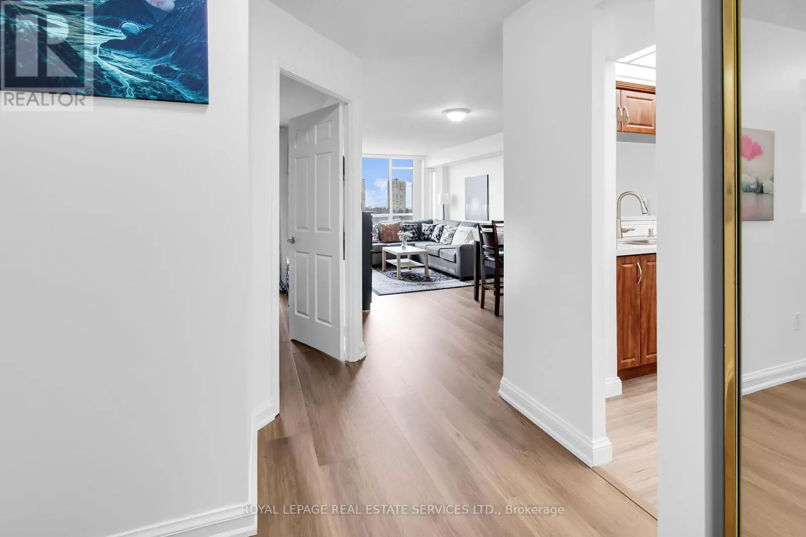 708 - 24 HANOVER ROAD