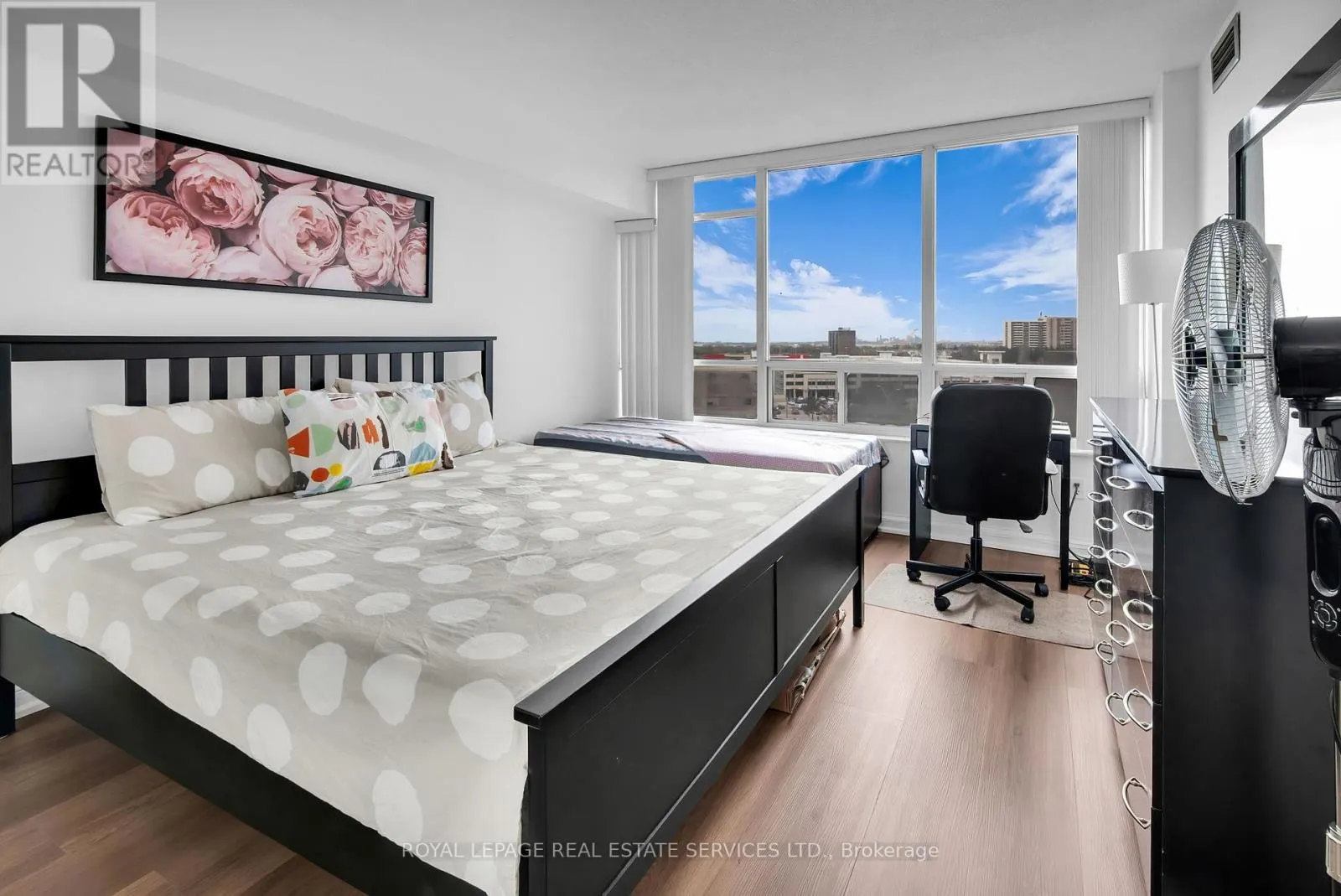 708 - 24 HANOVER ROAD