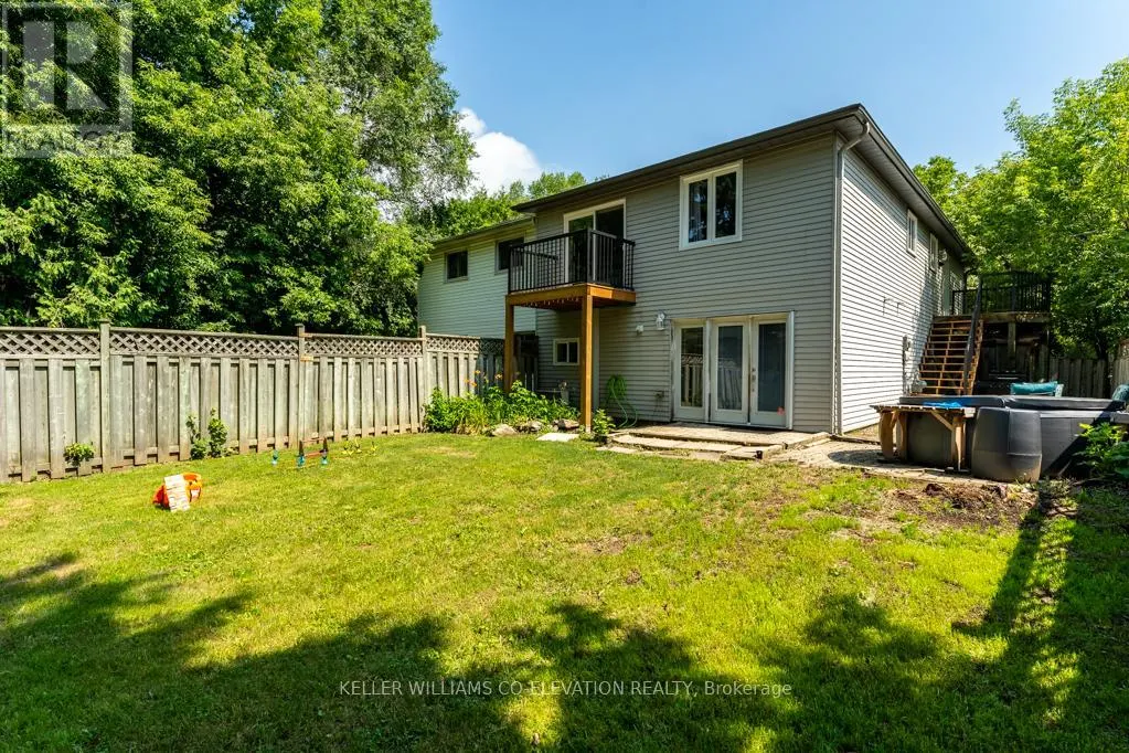 1555 NEWLANDS CRESCENT
