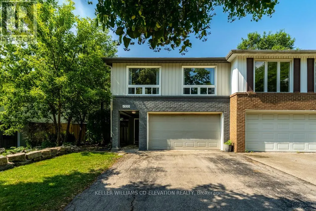 1555 NEWLANDS CRESCENT