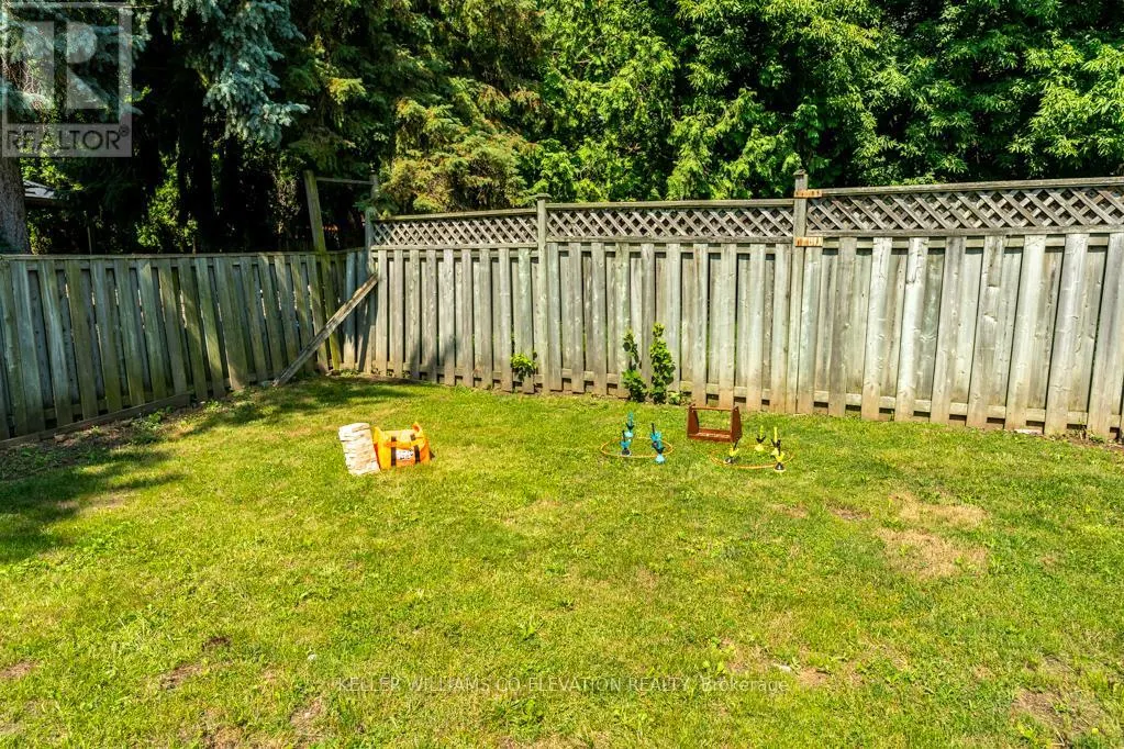 1555 NEWLANDS CRESCENT