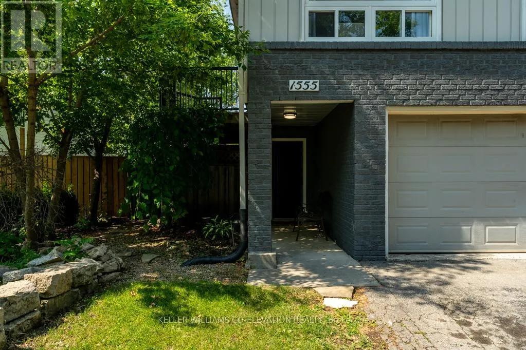 1555 NEWLANDS CRESCENT