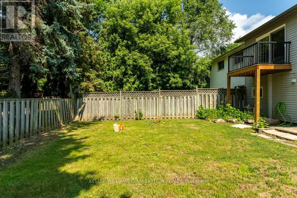 1555 NEWLANDS CRESCENT