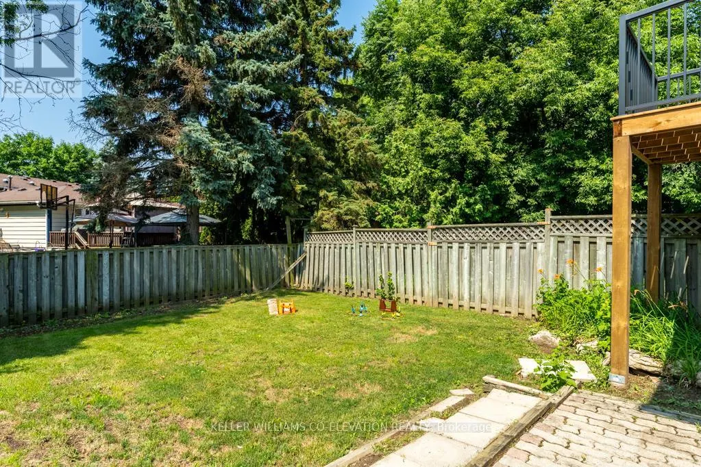 1555 NEWLANDS CRESCENT