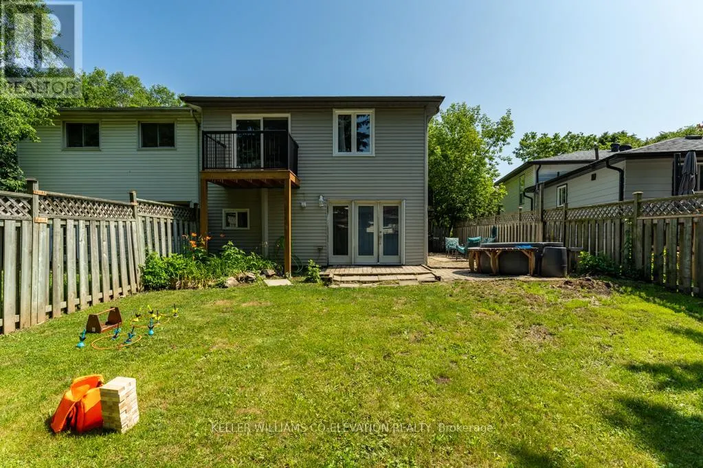 1555 NEWLANDS CRESCENT