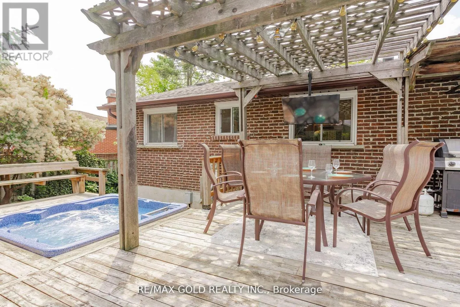 23 EDGEBROOK CRESCENT