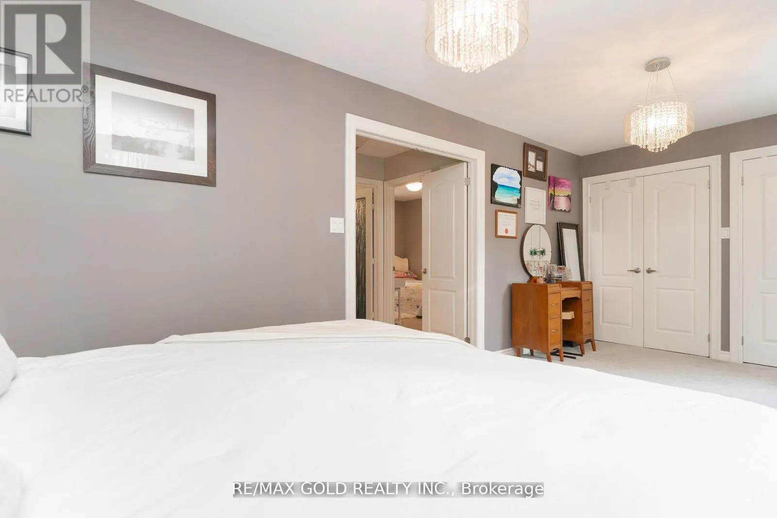 23 EDGEBROOK CRESCENT