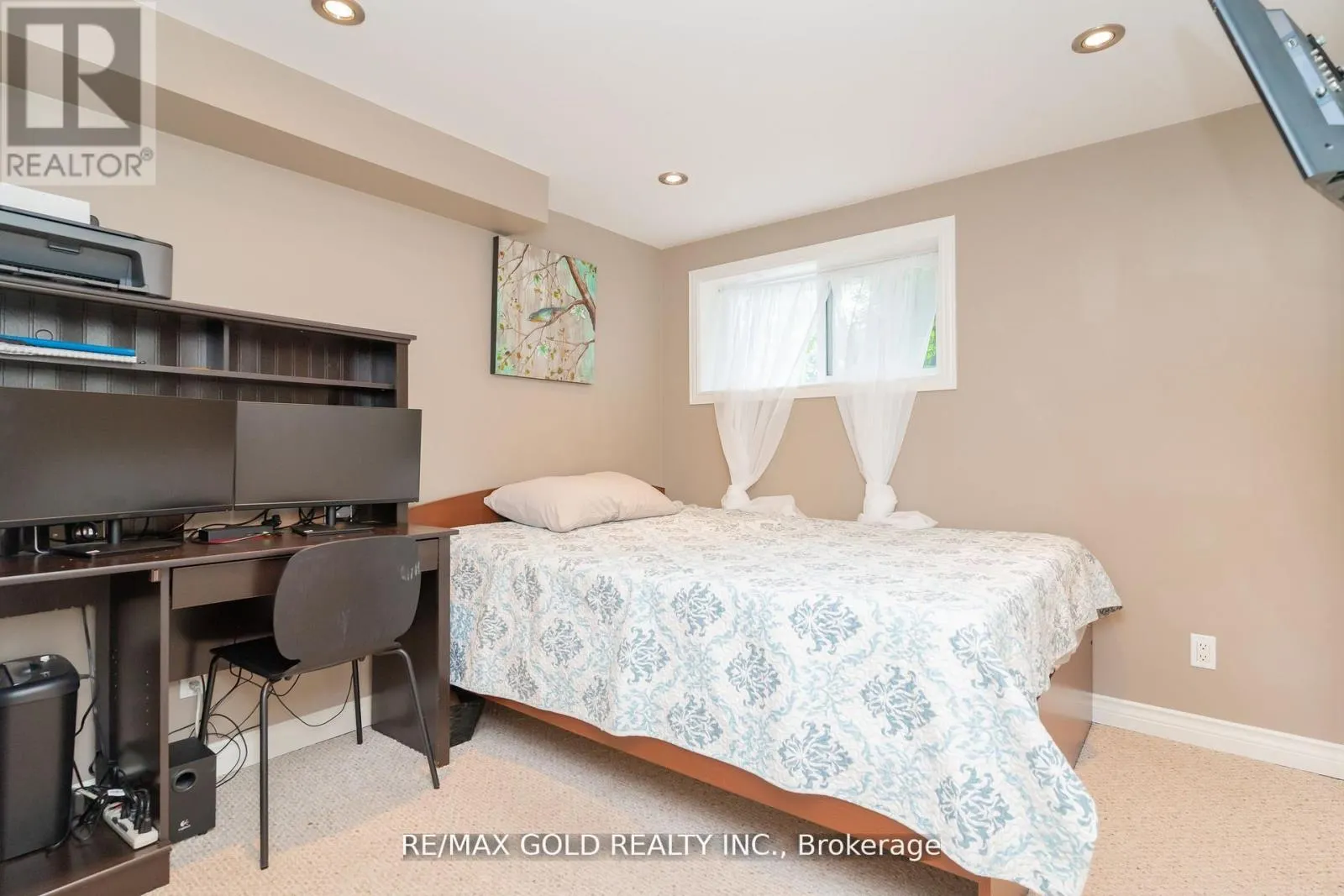 23 EDGEBROOK CRESCENT