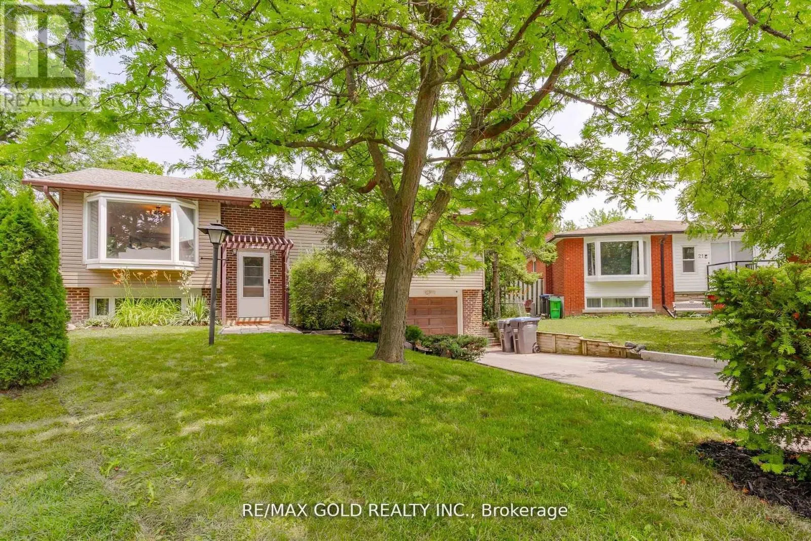 23 EDGEBROOK CRESCENT