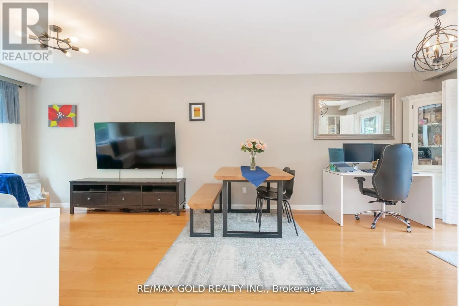23 EDGEBROOK CRESCENT