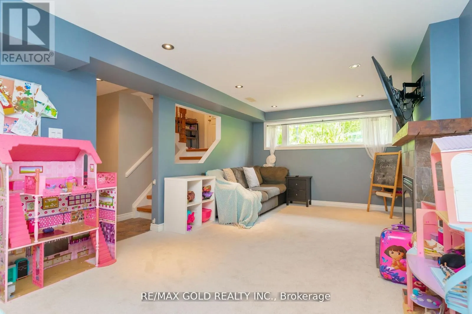 23 EDGEBROOK CRESCENT