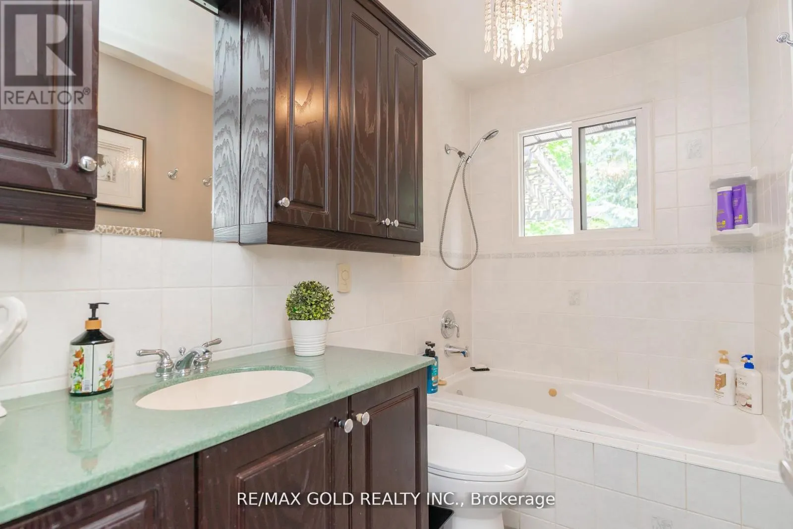 23 EDGEBROOK CRESCENT