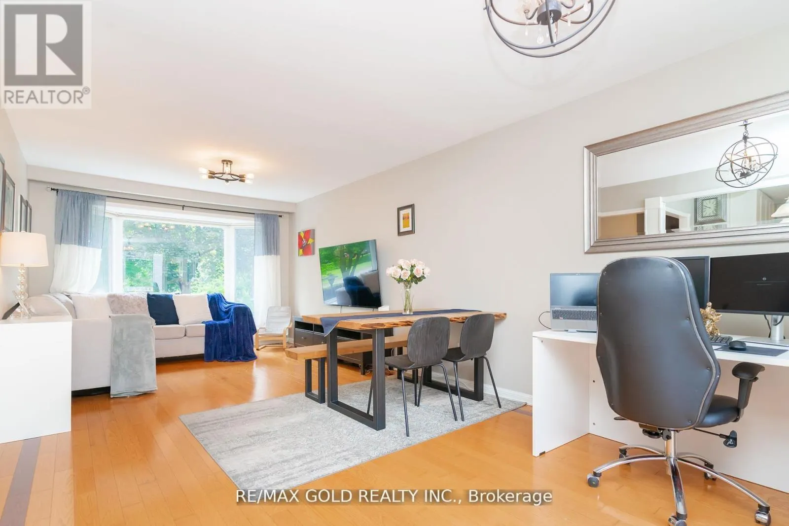 23 EDGEBROOK CRESCENT