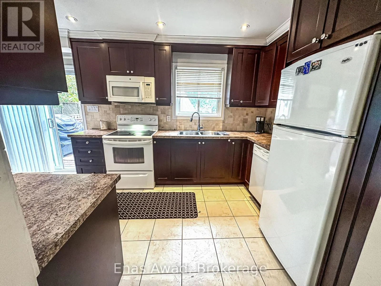 3072 PATRICK CRESCENT