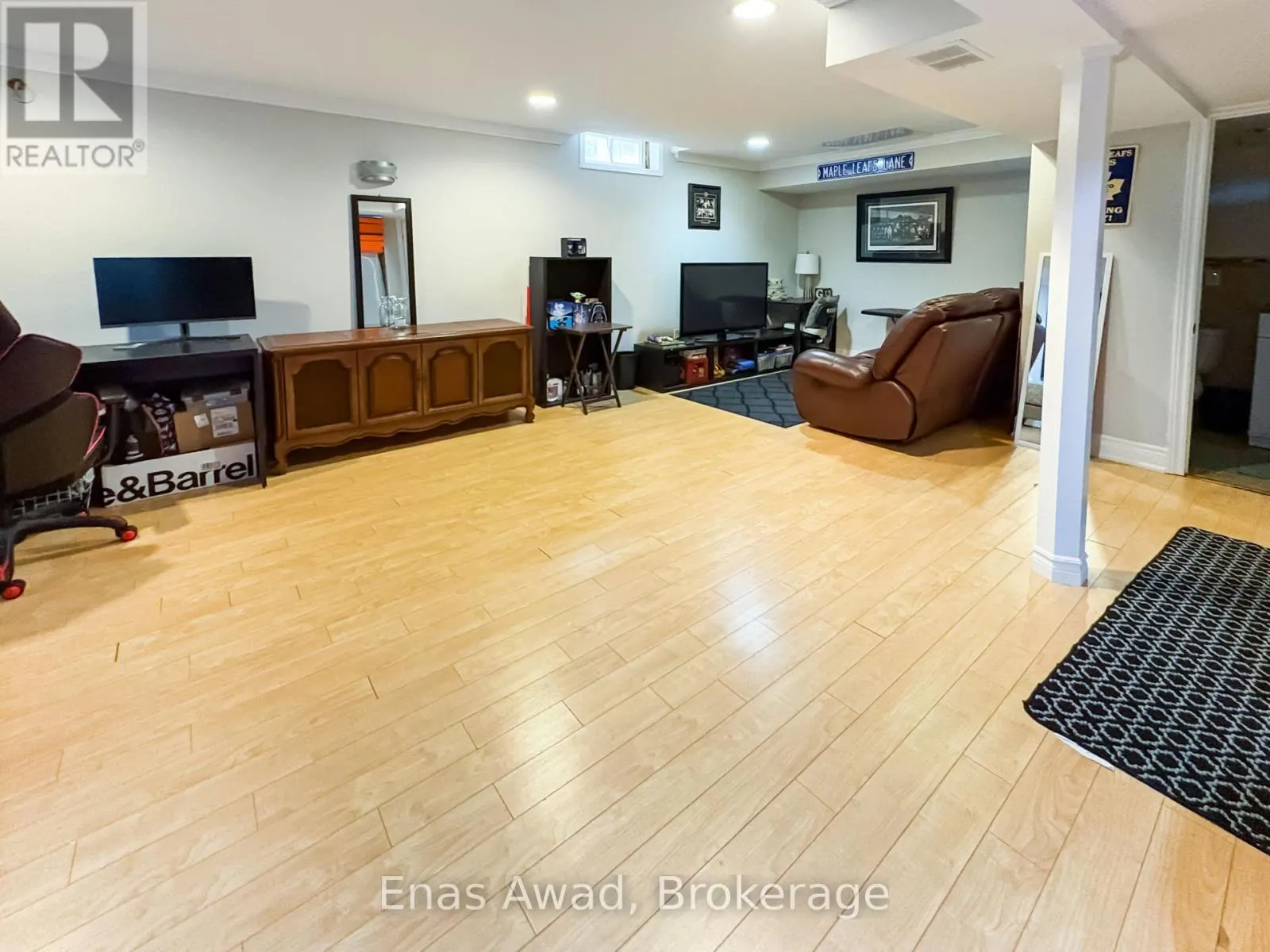 3072 PATRICK CRESCENT