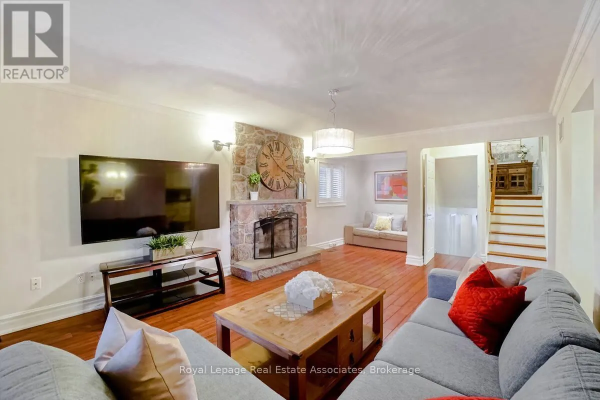 23 ROSEMEADE AVENUE
