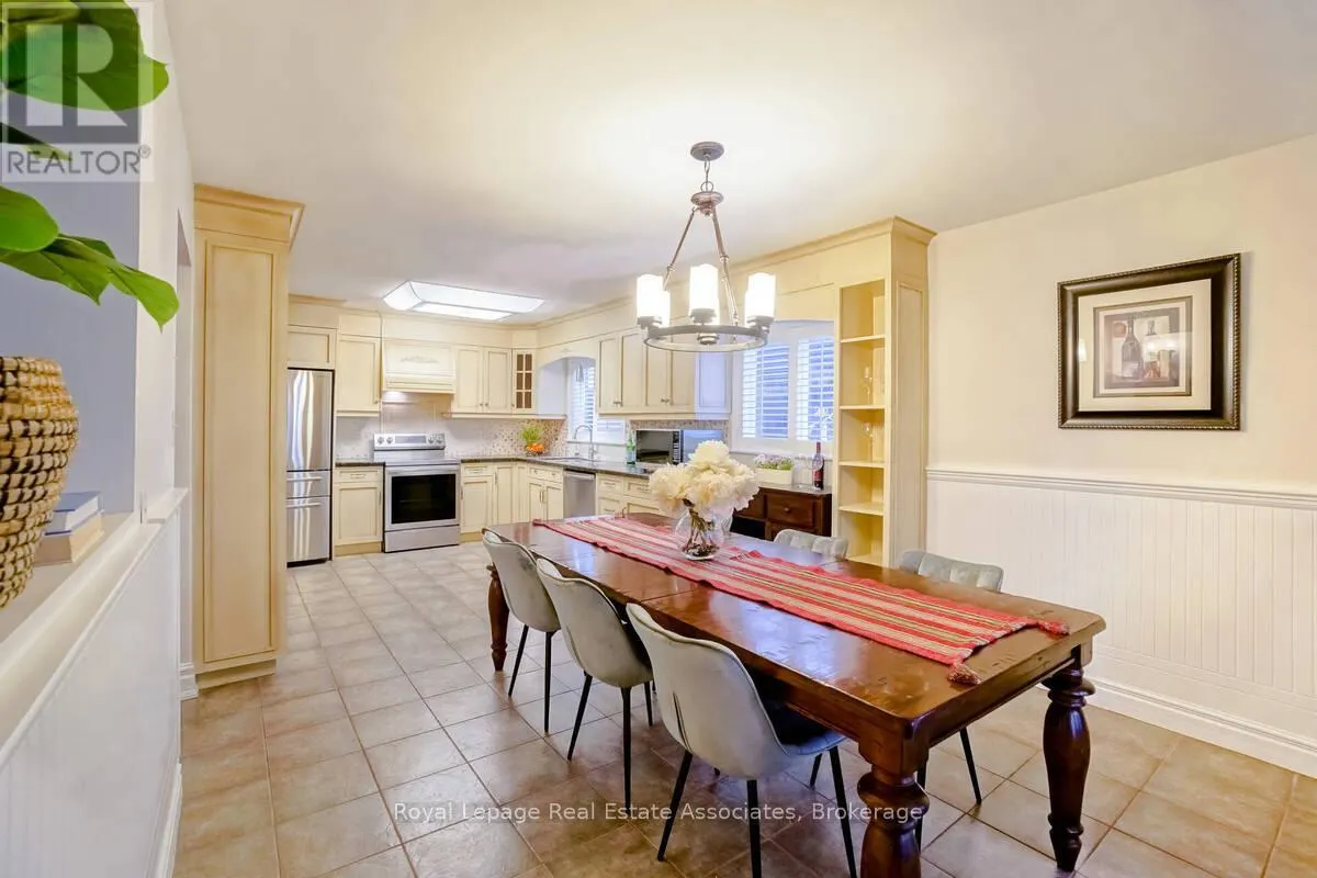 23 ROSEMEADE AVENUE