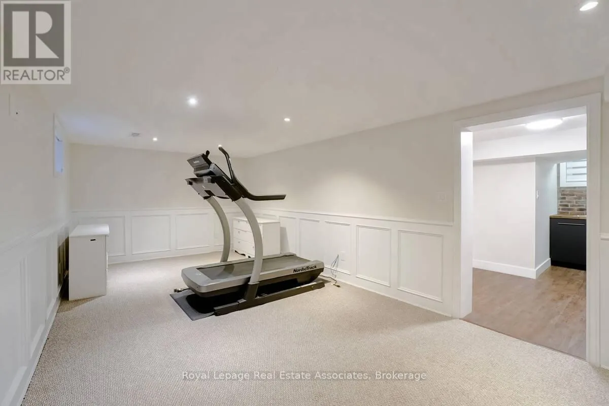 23 ROSEMEADE AVENUE