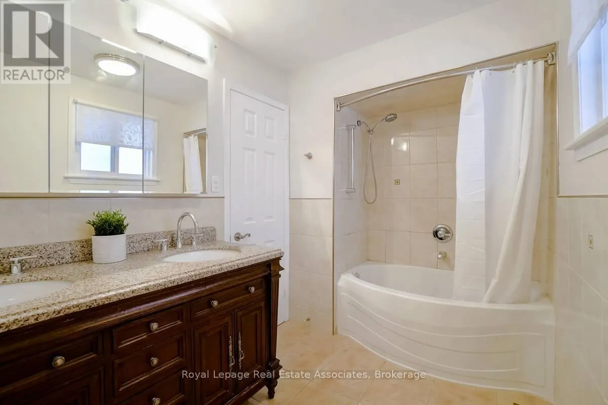 23 ROSEMEADE AVENUE
