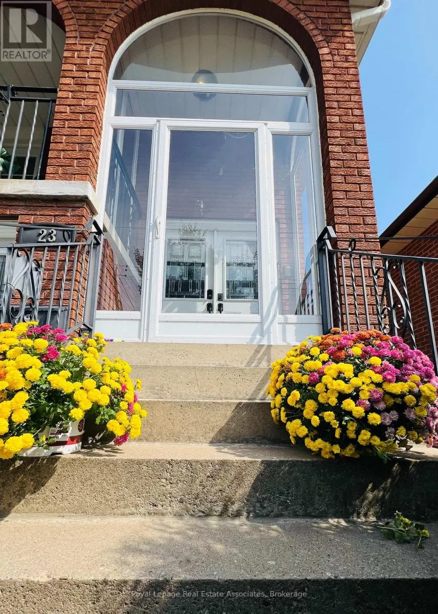 23 ROSEMEADE AVENUE